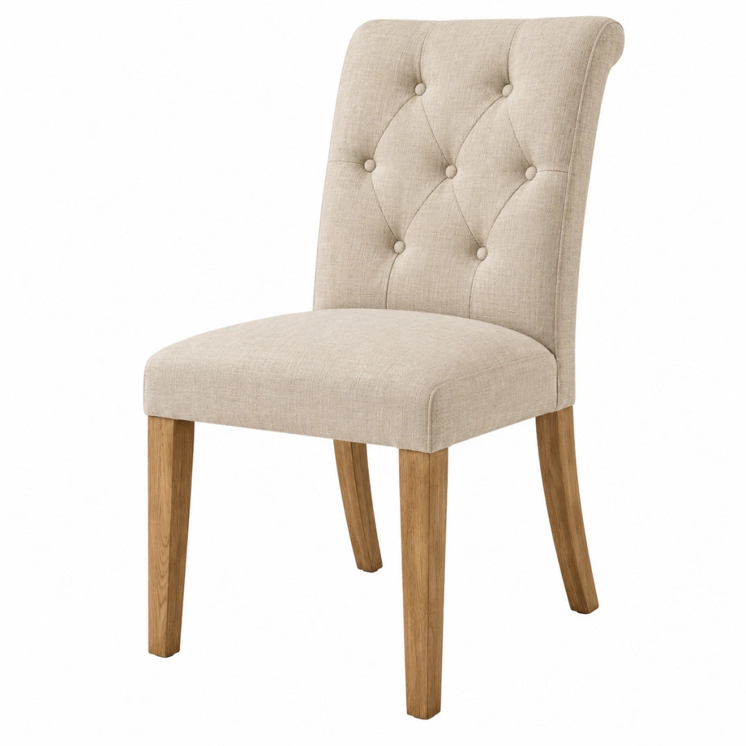 Chaise de salle à manger beige en tissu capitonné avec pieds en bois, dimensions 50x60x98 cm, style élégant.