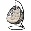 Fauteuil suspendu Toravero en acier noir et rotin synthétique, style contemporain, dimensions 105x105x195 cm, confortable et élégant.